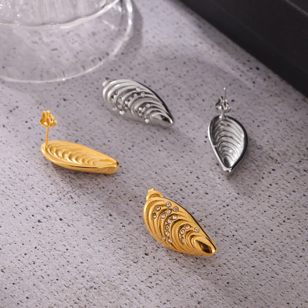 Elegant Zircon Shell Stud Earrings in Gold-Plated Titanium Steel