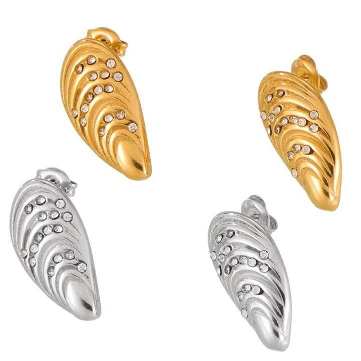 Elegant Zircon Shell Stud Earrings in Gold-Plated Titanium Steel