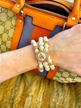 Face of V White and Gold Button bracelet