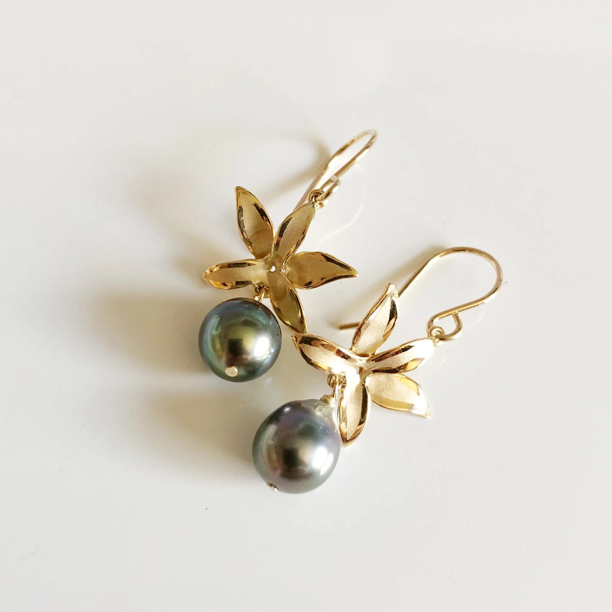 Orchid earrings - 5 petals with tahitian pearls (E514)