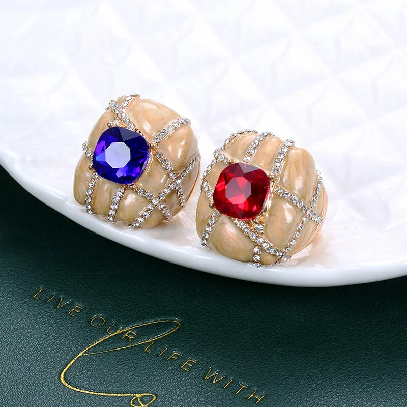 Trendy Jewelry Cocktail Rings for Women with Crystal in Gold Color